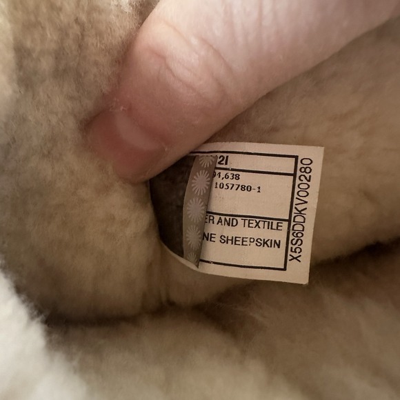 UGG "I Do" Bridal White Sequins Sparkle Boot Size 7 Disco whimsical Fairy Soft - Picture 11 of 11